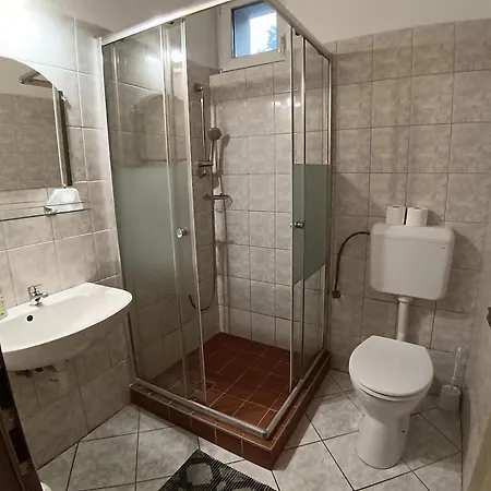 The Corner House Panzio 3* Tata