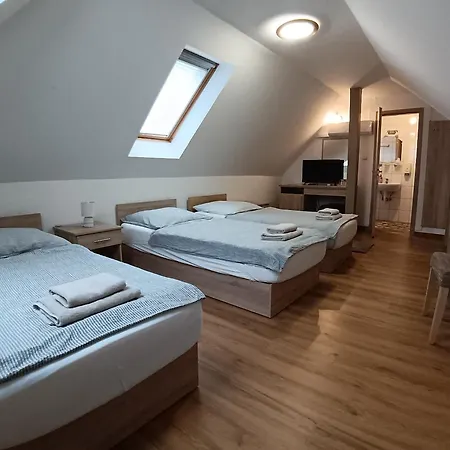 Pensionat The Corner House Panzio 3*