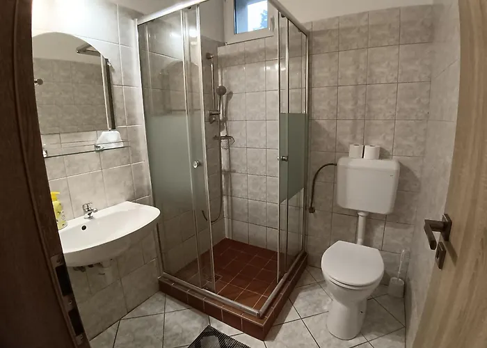 The Corner House Panzio 3* Tata