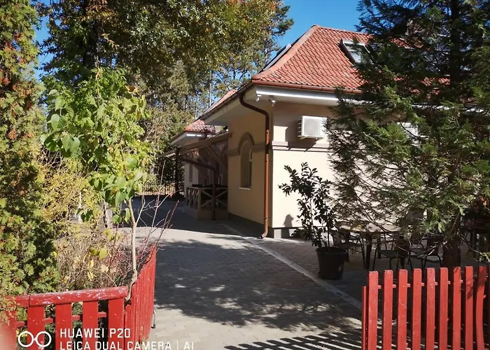 The Corner House Panzio 3*