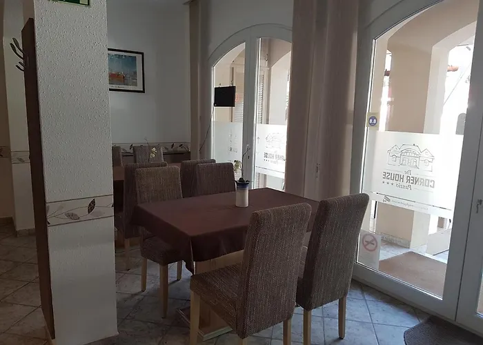The Corner House Panzio 3*